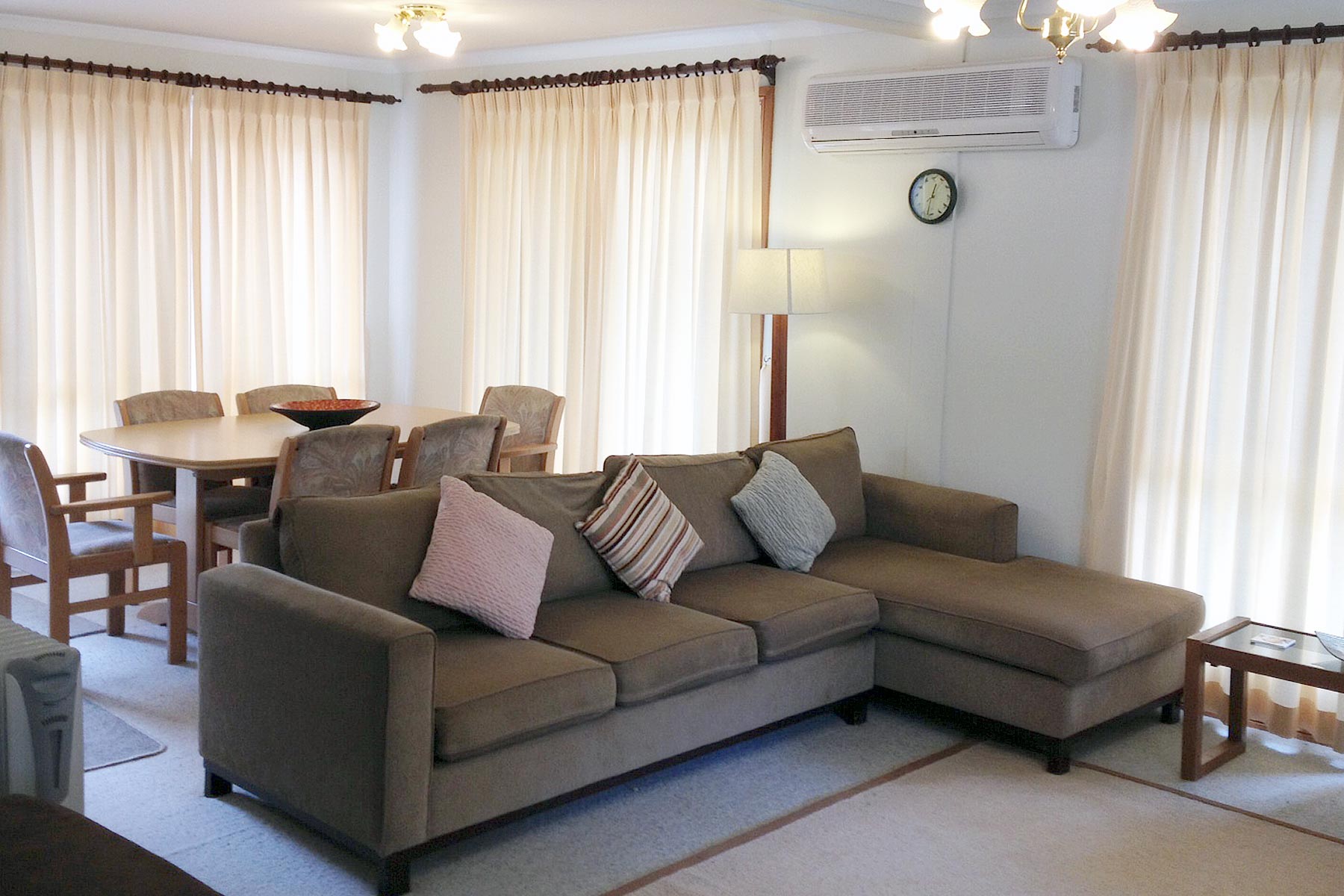 cabin-R-lounge