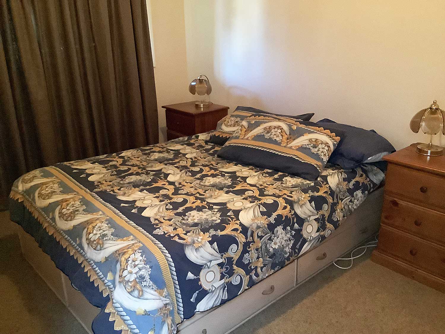Bream-Beach-Cabin-P-bed