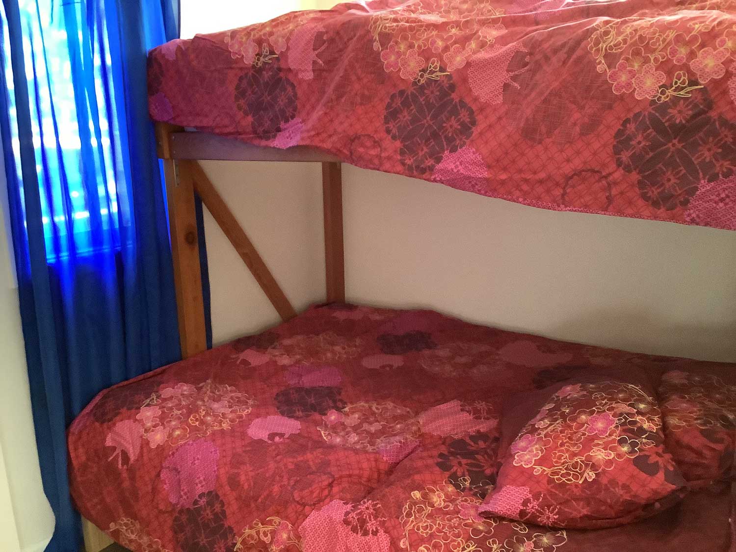 Bream-Beach-Cabin-P-bed2
